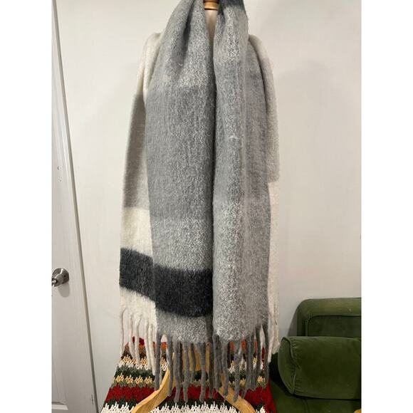 ZARA Oversized Color Block Blushed Plaid Fluffy Fringe Blanket Scarf Gray - Picture 6 of 12